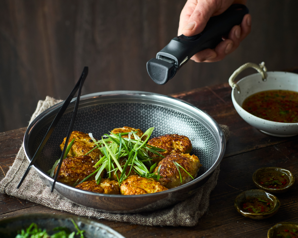 Opskrift på fish cakes – sprøde fiskekager med frisk dip