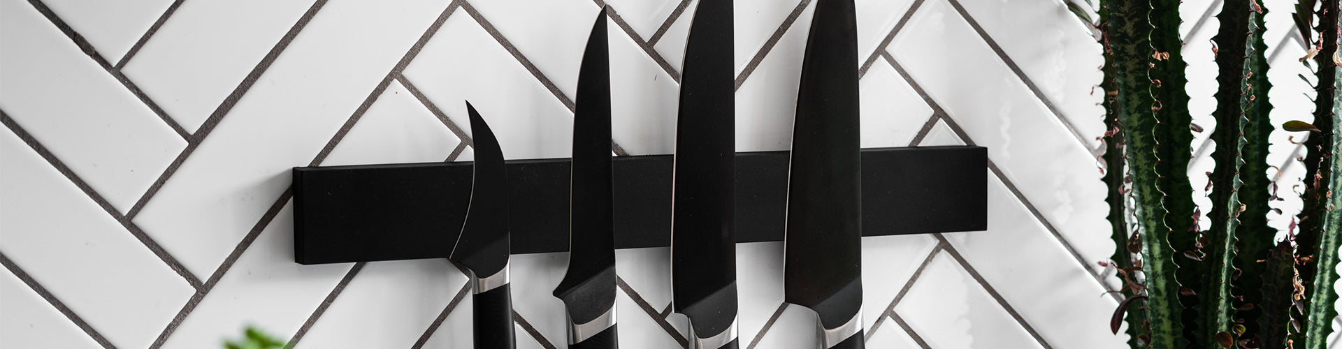 070102|Knives