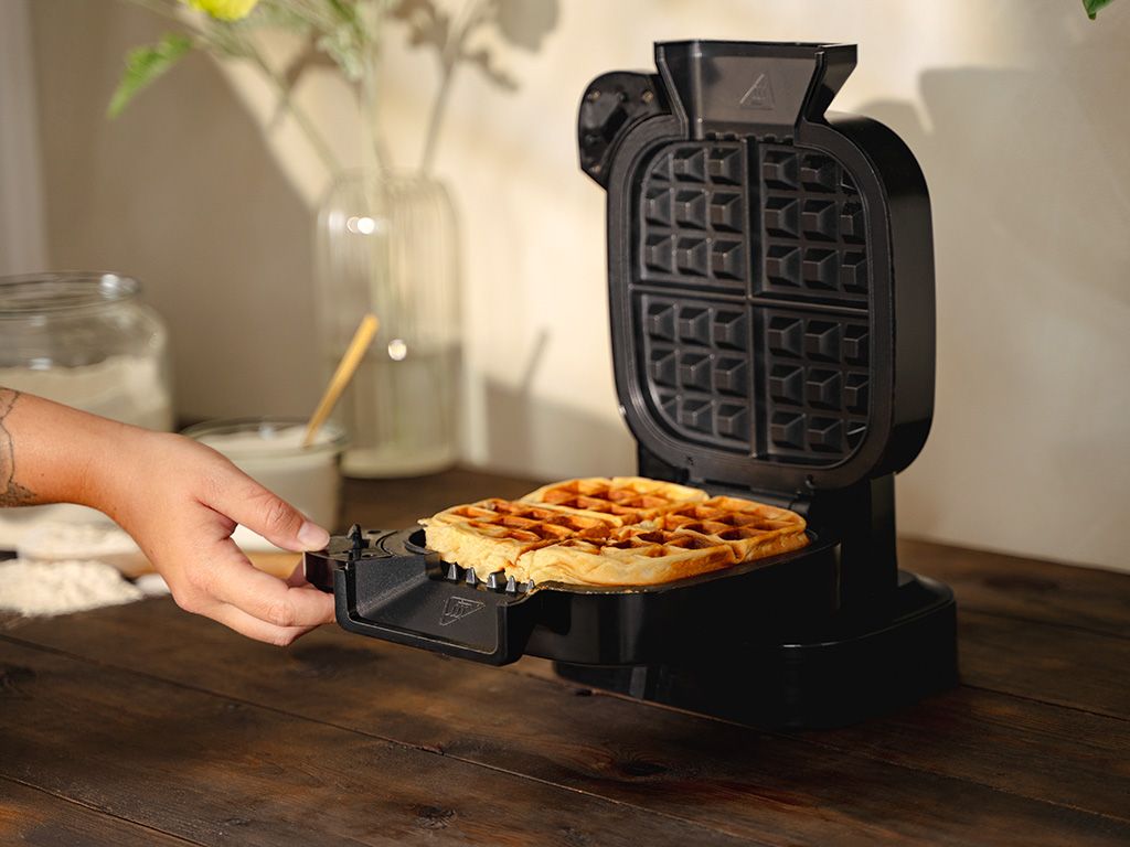 VERTICAL WAFFLE MAKER - 3