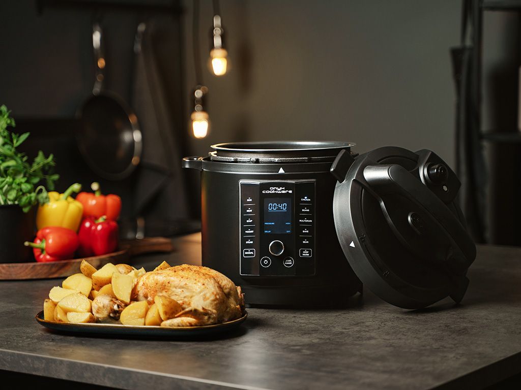 11-IN-1 MULTI COOKER