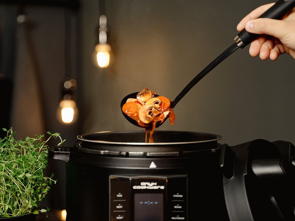 11-IN-1 MULTI COOKER