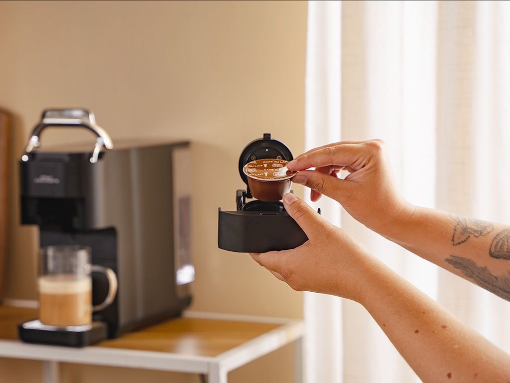 CAPSULE COFFEE MACHINE