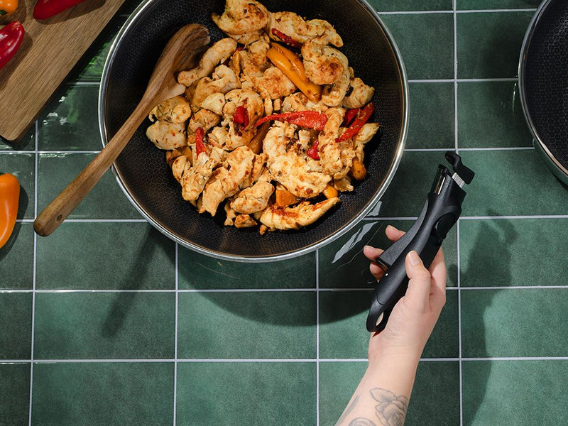 WOK WITH DETACHABLE HANDLE 30CM SET