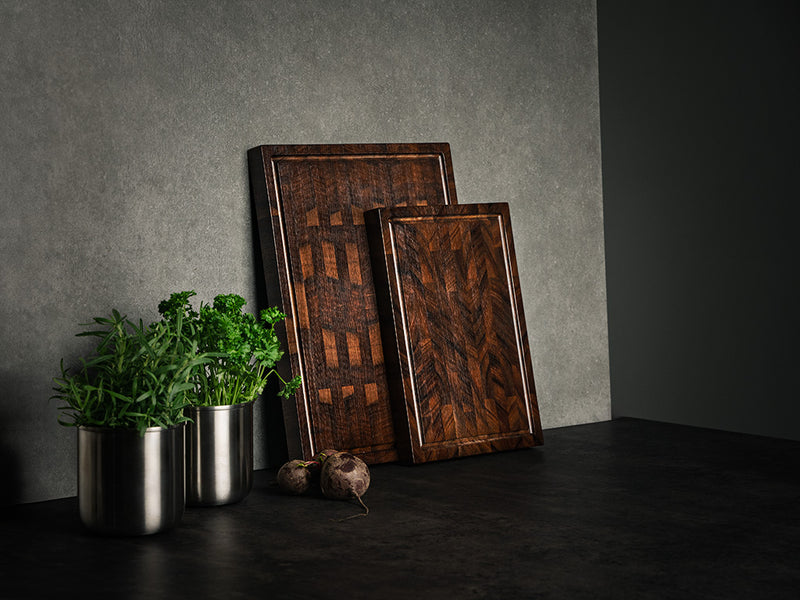 WALNUT CUTTING BOARD - MEDIUM