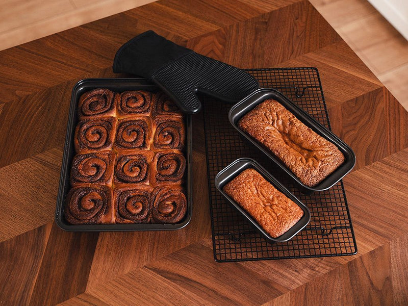 ESSENTIAL BAKING KIT