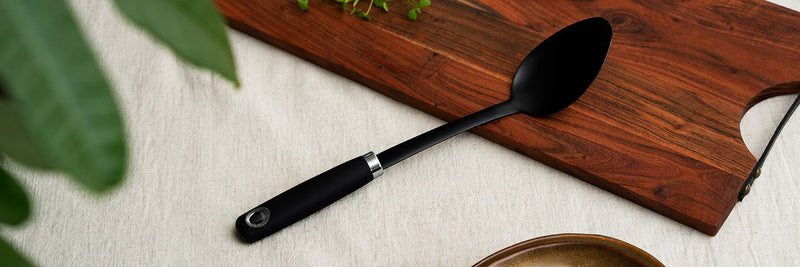SOLID SPOON