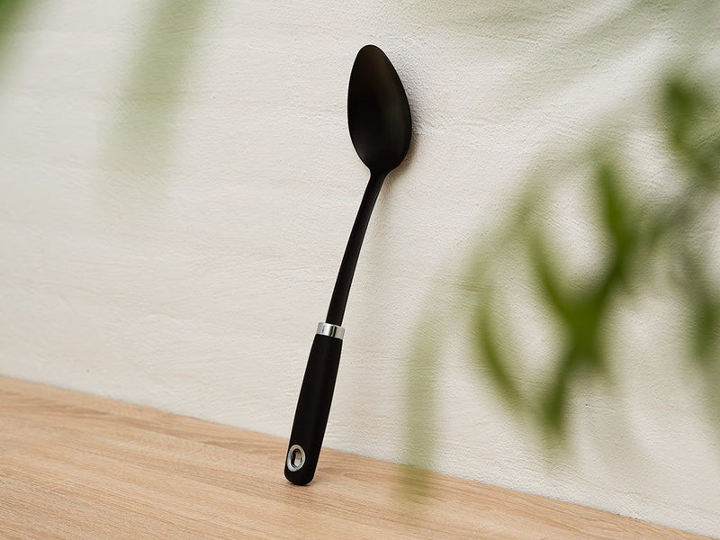 SOLID SPOON